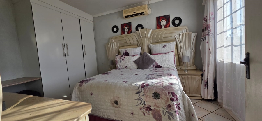 2 Bedroom Property for Sale in Keidebees Northern Cape
